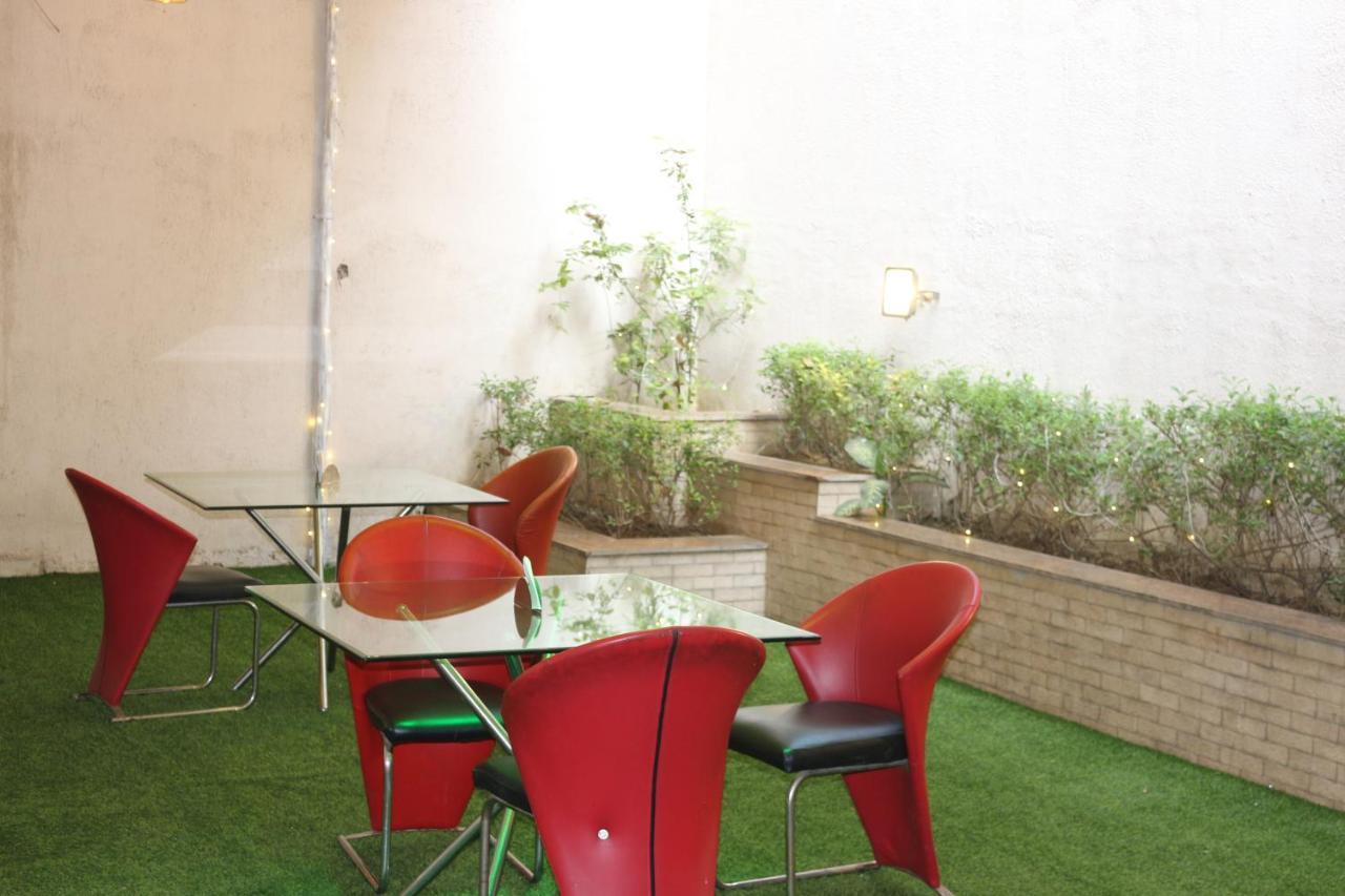 Lime Tree Hotel Sushant Lok Gurgaon Sector 29 Next To Iffco Chowk Metro Exterior foto